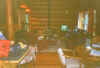 loglivingroom.jpg (18613 bytes)